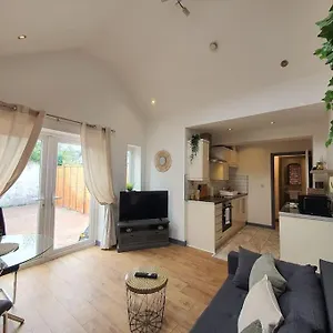  Apartment One Bedroom Private Garden By Promise